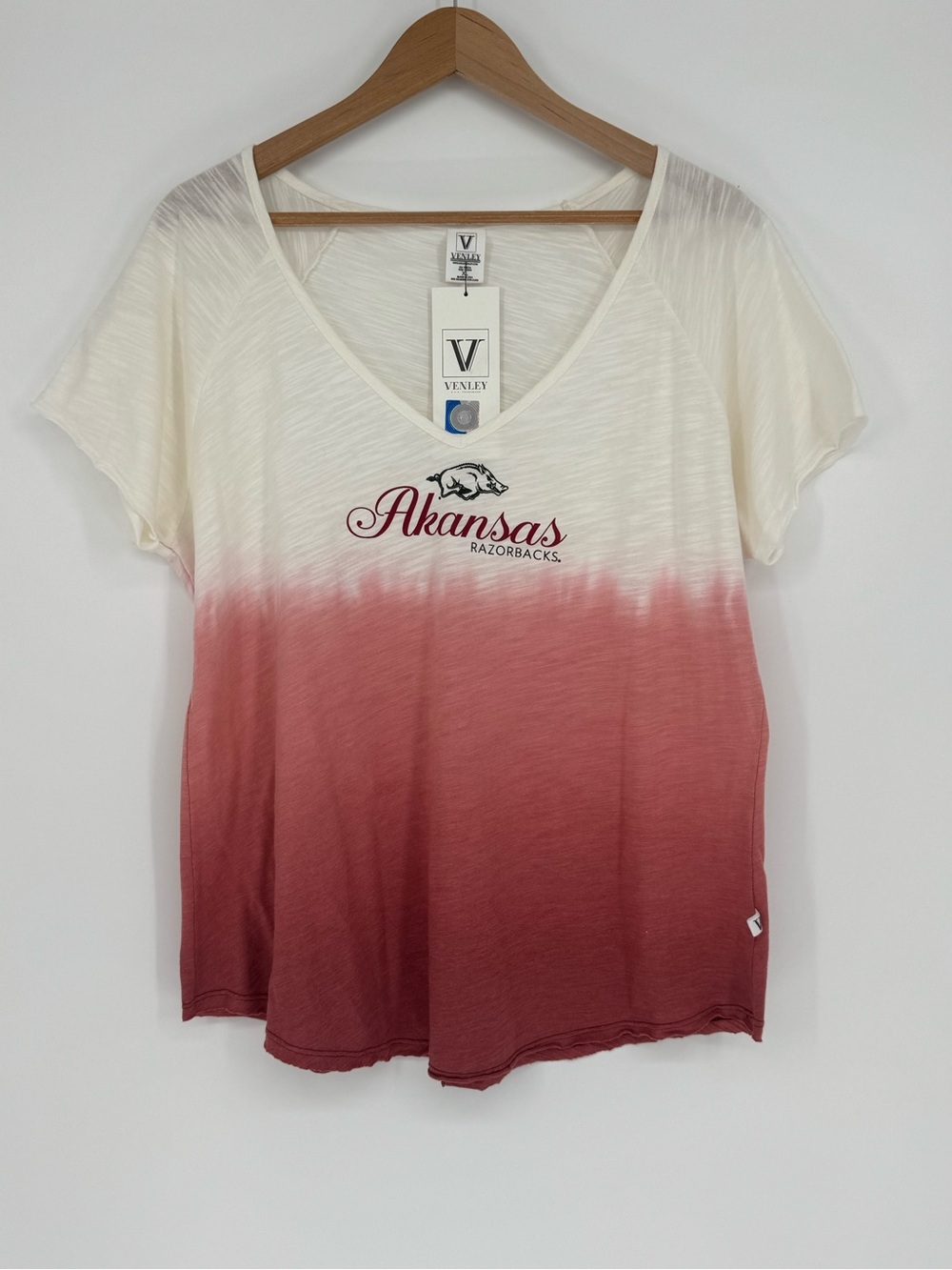 NWT Women’s XL Venley Arkansas Razorbacks Dip Dye Slub V-Neck Shirt